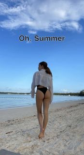 Xenia Tchoumitcheva feet photo thumbnail