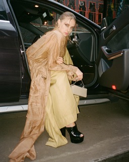 Xenia Tchoumitcheva feet photo thumbnail