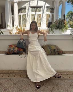 Xenia Tchoumitcheva feet photo thumbnail