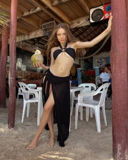 Xenia Tchoumitcheva feet photo thumbnail