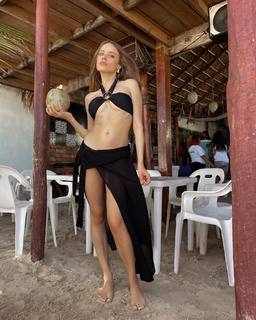 Xenia Tchoumitcheva feet photo thumbnail