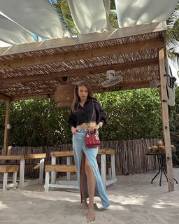 Xenia Tchoumitcheva feet photo thumbnail