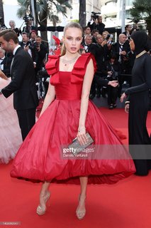 Xenia Tchoumitcheva feet photo thumbnail