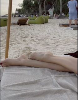 Xenia Tchoumitcheva feet photo thumbnail
