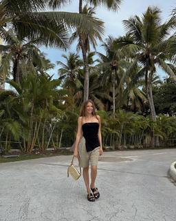 Xenia Tchoumitcheva feet photo thumbnail