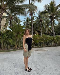 Xenia Tchoumitcheva feet photo thumbnail