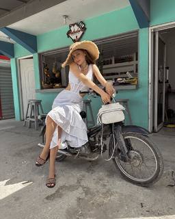 Xenia Tchoumitcheva feet photo thumbnail