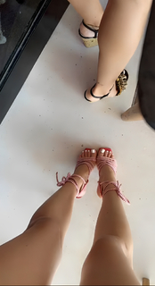 Xenia Tchoumitcheva feet photo thumbnail