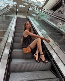 Xenia Tchoumitcheva feet photo thumbnail