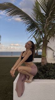 Xenia Tchoumitcheva feet photo thumbnail