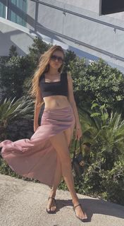 Xenia Tchoumitcheva feet photo thumbnail