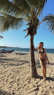 Xenia Tchoumitcheva feet photo thumbnail
