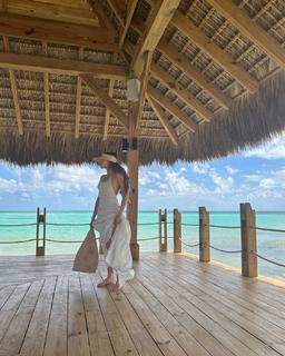 Xenia Tchoumitcheva feet photo thumbnail
