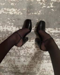 Xenia Tchoumitcheva feet photo thumbnail