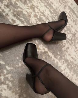 Xenia Tchoumitcheva feet photo thumbnail