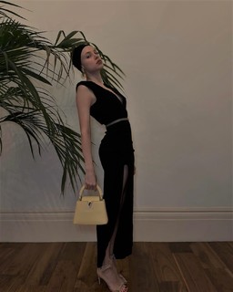 Xenia Tchoumitcheva feet photo thumbnail