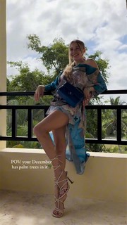 Xenia Tchoumitcheva feet photo thumbnail