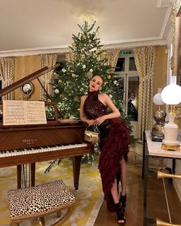 Xenia Tchoumitcheva feet photo thumbnail