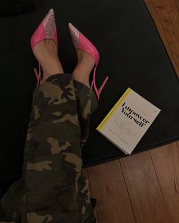 Xenia Tchoumitcheva feet photo thumbnail