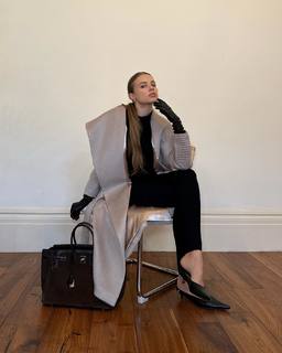 Xenia Tchoumitcheva feet photo thumbnail