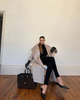 Xenia Tchoumitcheva feet photo thumbnail