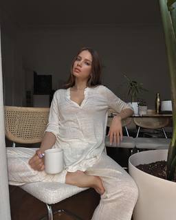 Xenia Tchoumitcheva feet photo thumbnail