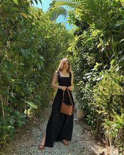 Xenia Tchoumitcheva feet photo thumbnail