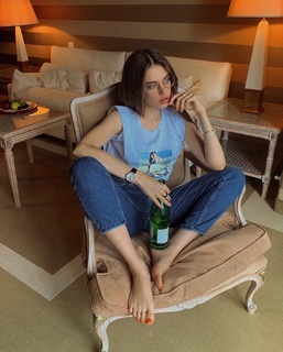 Xenia Tchoumitcheva feet photo thumbnail