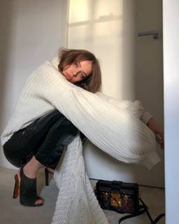Xenia Tchoumitcheva feet photo thumbnail