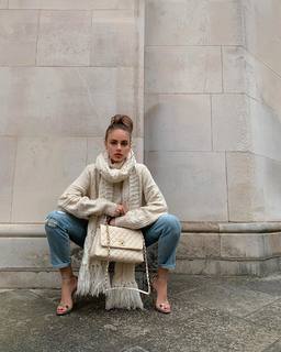 Xenia Tchoumitcheva feet photo thumbnail