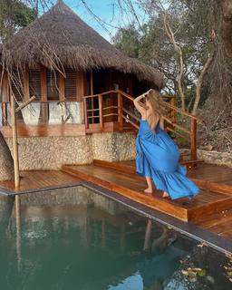 Xenia Tchoumitcheva feet photo thumbnail
