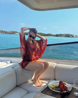Xenia Tchoumitcheva feet photo thumbnail