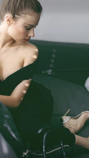 Xenia Tchoumitcheva feet photo thumbnail