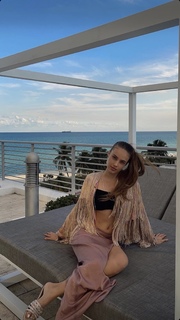 Xenia Tchoumitcheva feet photo thumbnail