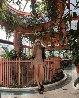 Xenia Tchoumitcheva feet photo thumbnail