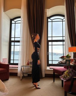 Xenia Tchoumitcheva feet photo thumbnail