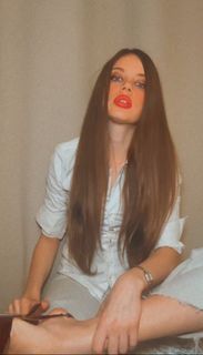 Xenia Tchoumitcheva feet photo thumbnail