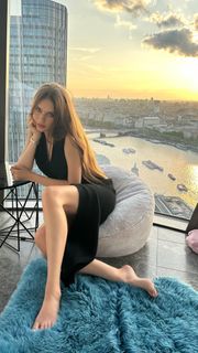 Xenia Tchoumitcheva feet photo thumbnail
