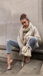 Xenia Tchoumitcheva feet photo thumbnail