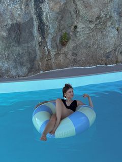 Xenia Tchoumitcheva feet photo thumbnail