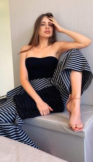 Xenia Tchoumitcheva feet photo thumbnail