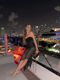 Xenia Tchoumitcheva feet photo thumbnail