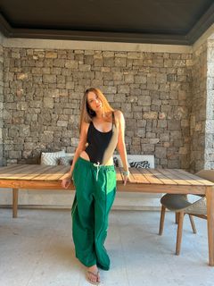 Xenia Tchoumitcheva feet photo thumbnail