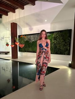 Xenia Tchoumitcheva feet photo thumbnail