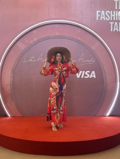 Xenia Tchoumitcheva feet photo thumbnail