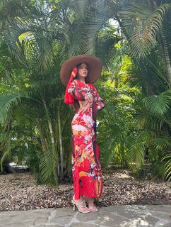 Xenia Tchoumitcheva feet photo thumbnail