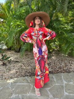 Xenia Tchoumitcheva feet photo thumbnail