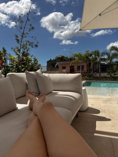 Xenia Tchoumitcheva feet photo thumbnail