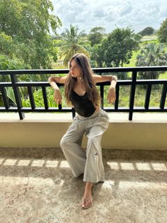 Xenia Tchoumitcheva feet photo 2