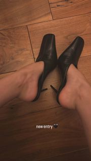 Xenia Tchoumitcheva feet photo 17